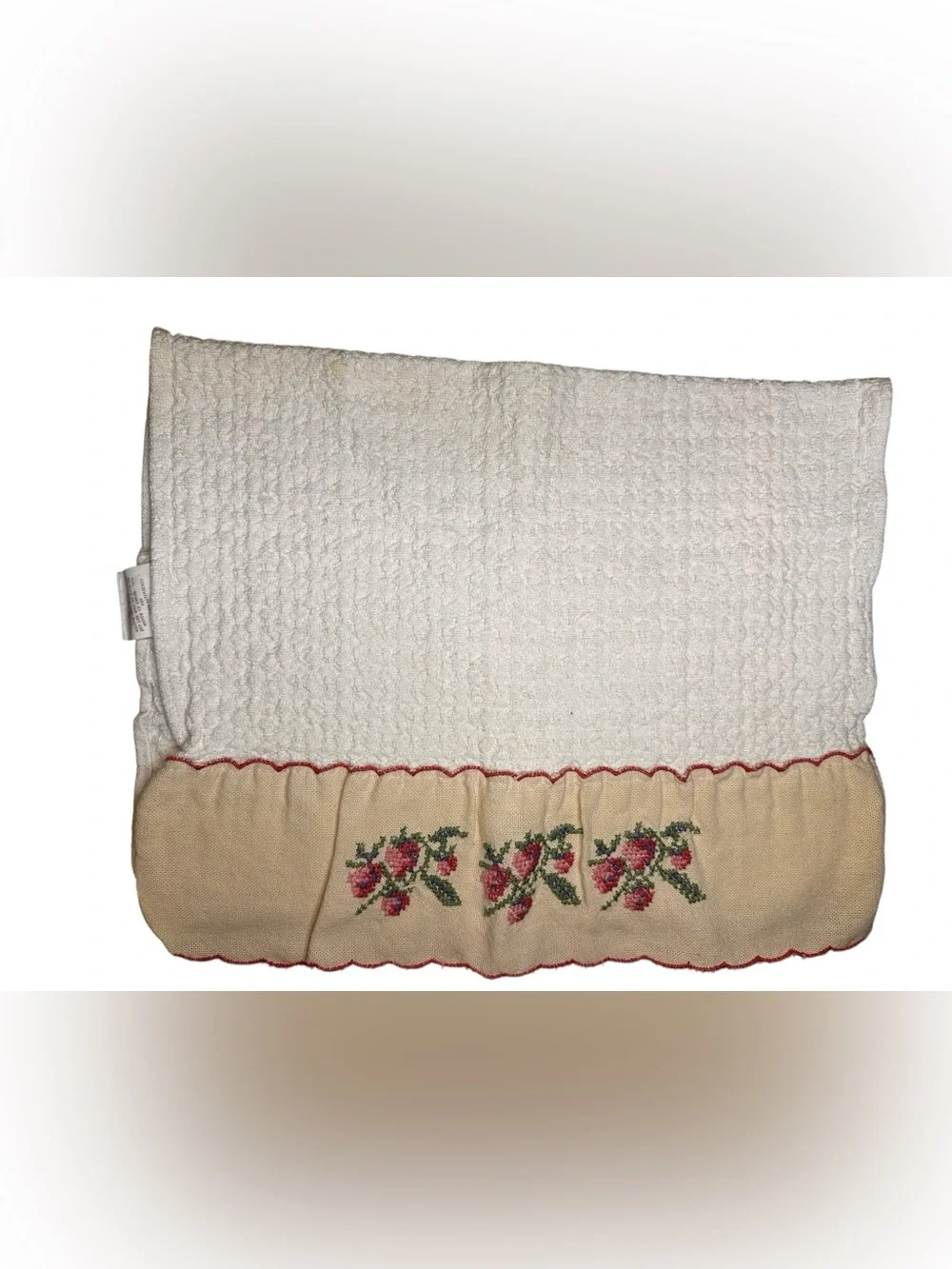 Set Of 2 Vintage Cottagecore Embroidered Scalloped Hand Towels Homespun Hearth